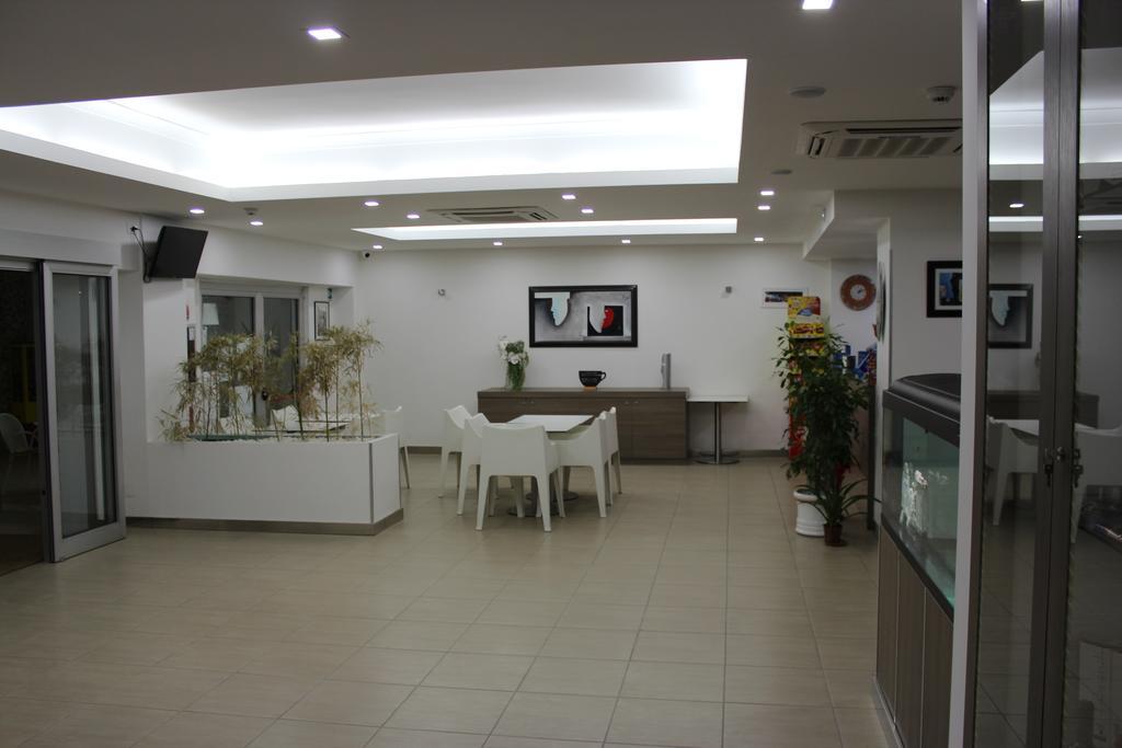 Hotel Poseidon Corigliano Calabro Buitenkant foto