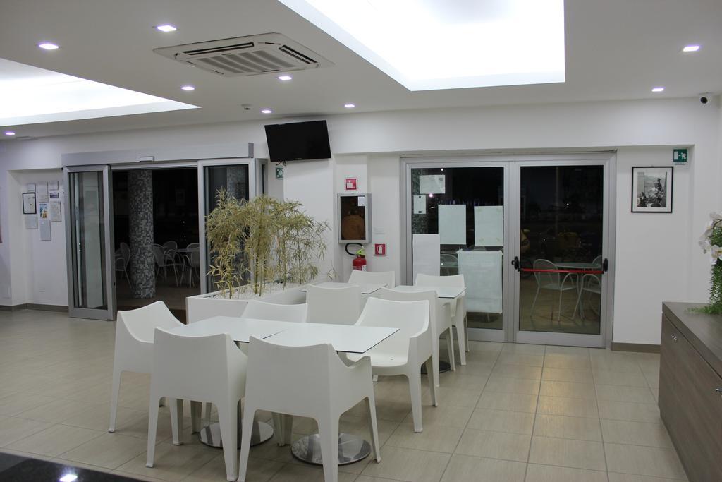 Hotel Poseidon Corigliano Calabro Buitenkant foto