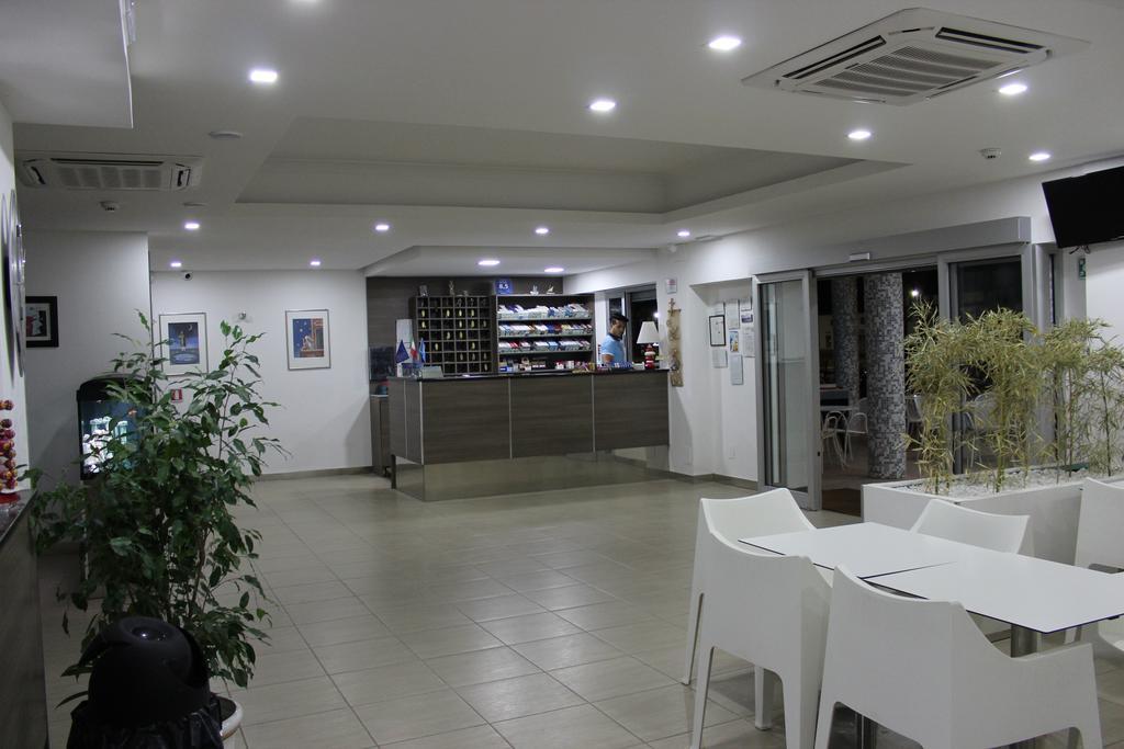 Hotel Poseidon Corigliano Calabro Buitenkant foto